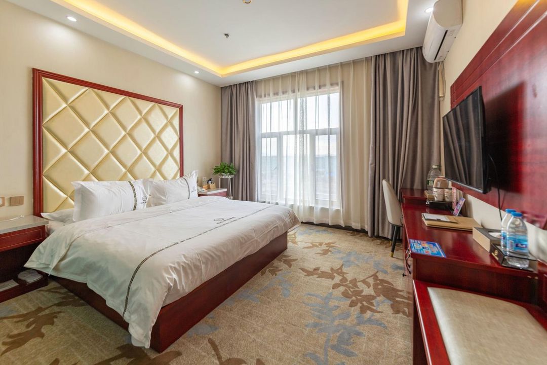 Urumqi Mingzhu Holiday Theme Hotel