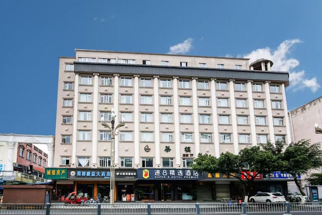 Super 8 Collection Hotel (Chongzhou Government Center Square)