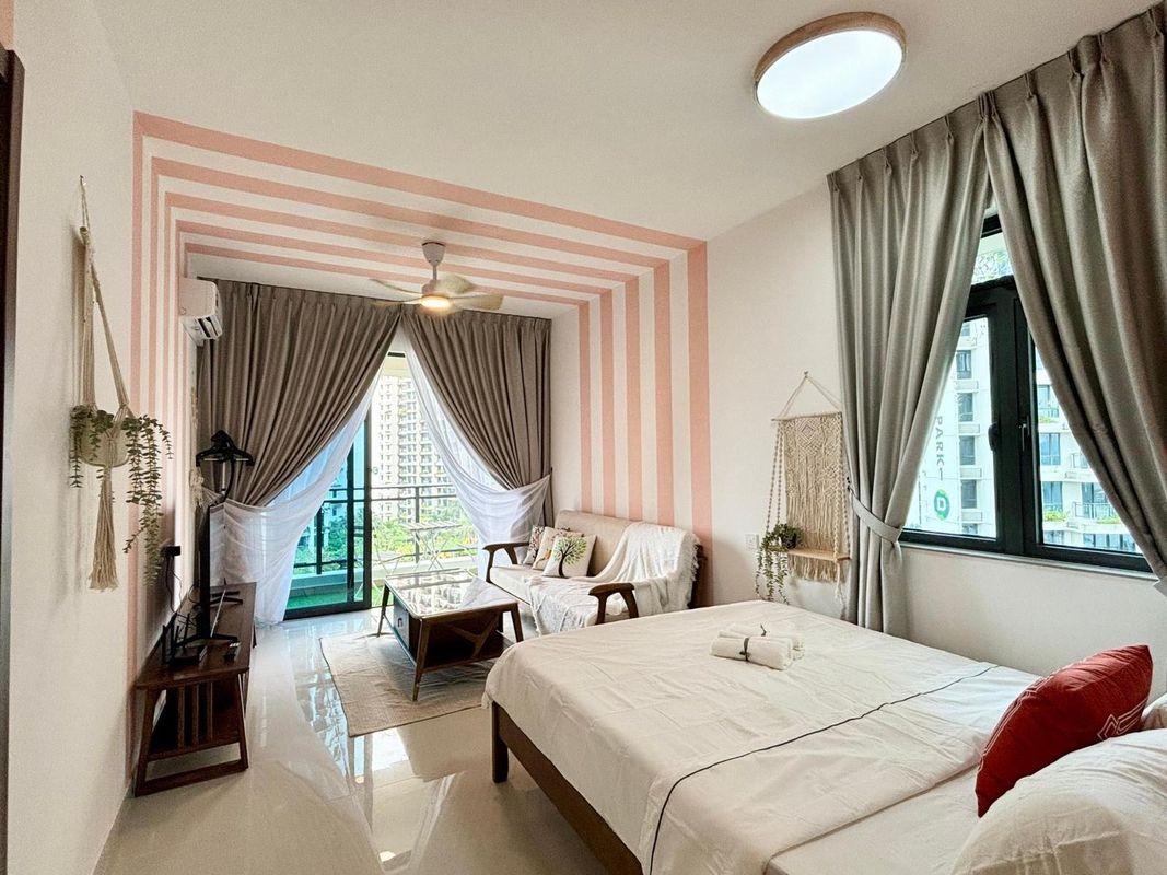 Seaview 1B1R 4pax condo Forest City 1E-901