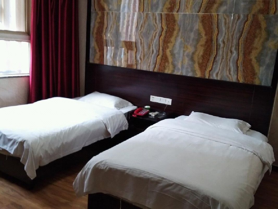 Ezhou Drum Tower Fashion Hotel