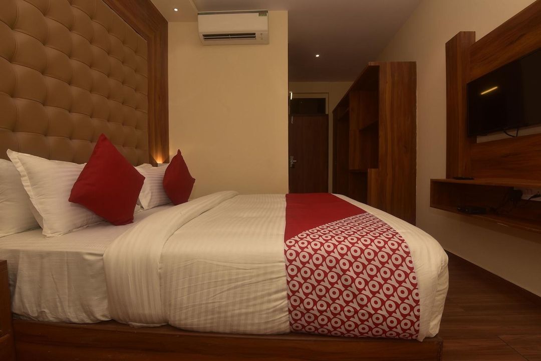 OYO 19615 藝術酒店旗艦店