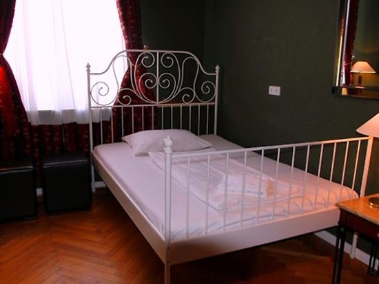 阿登那廣場餐廳酒店