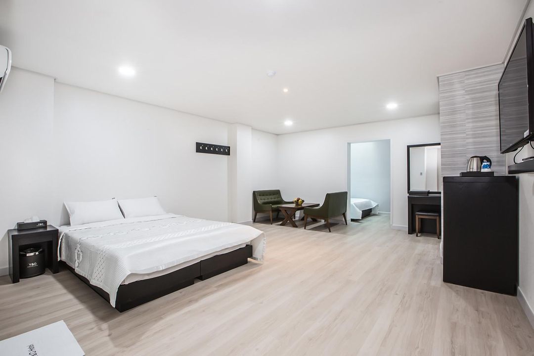 Gangneung Gyeongpodae Y and G