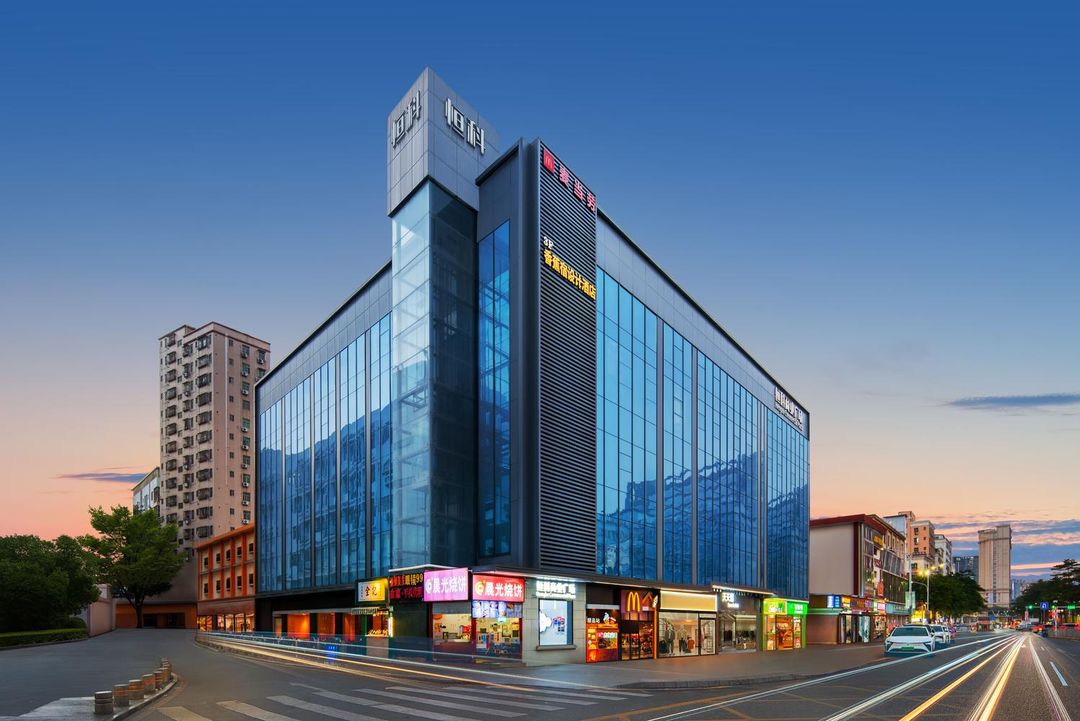 香蕉宿設計酒店(深圳北站民治地鐵站店)