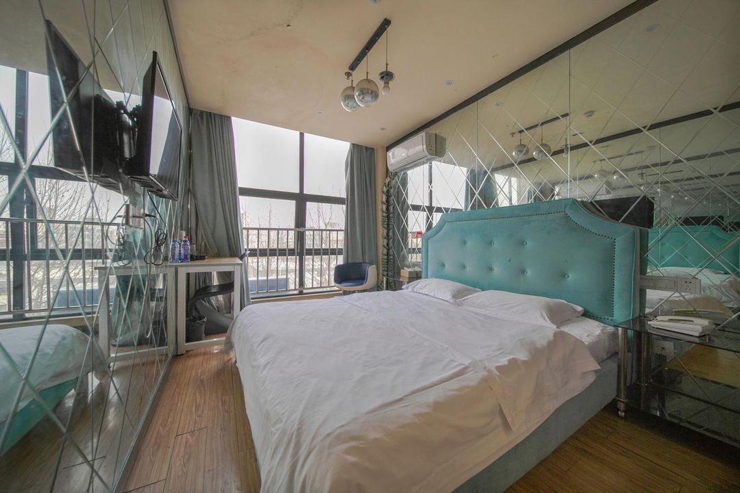 Nantong Meet Theme Hotel (Business and Trade College)