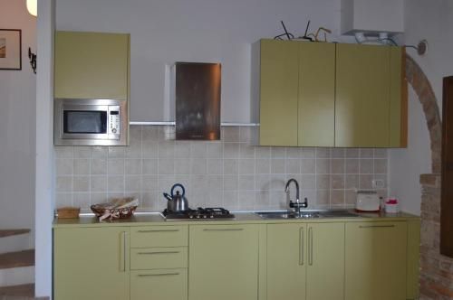 Apartment with Private Garden in Tuscany