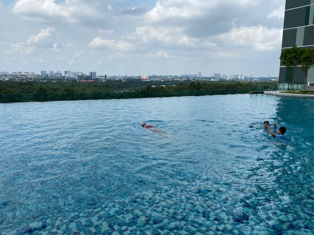 HomeNest JB City Poolview Suite by Cozy Home