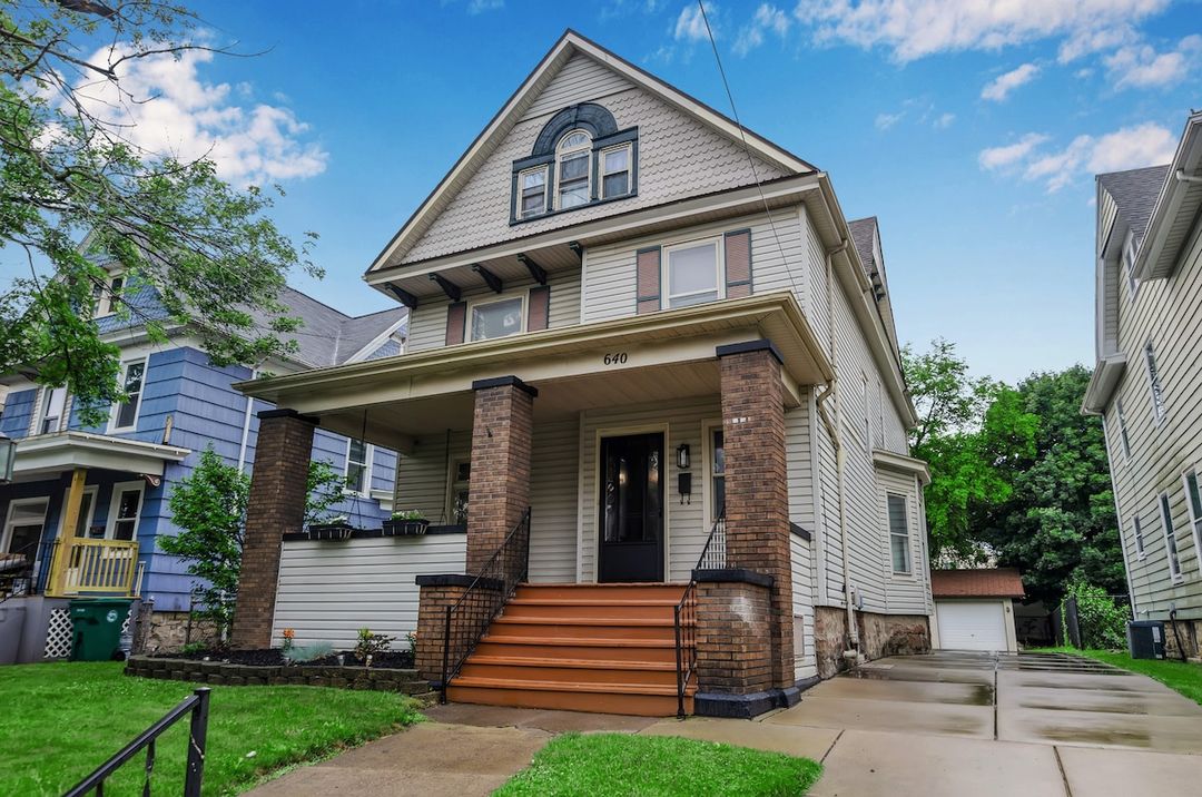 Charming Chilton -Hear the Roar of Niagara