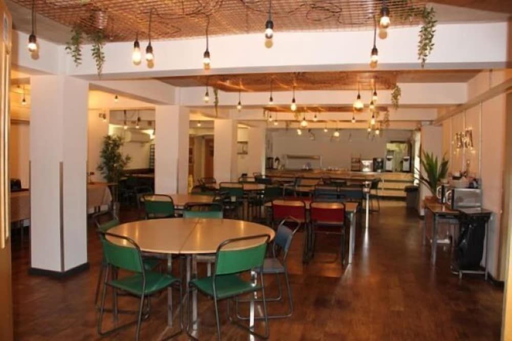 巴斯YMCA - 青年旅館