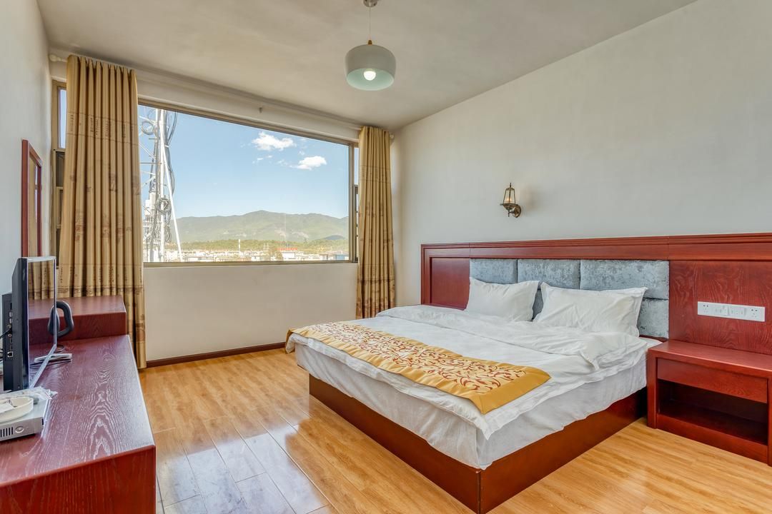 玉龍紅月莊客棧