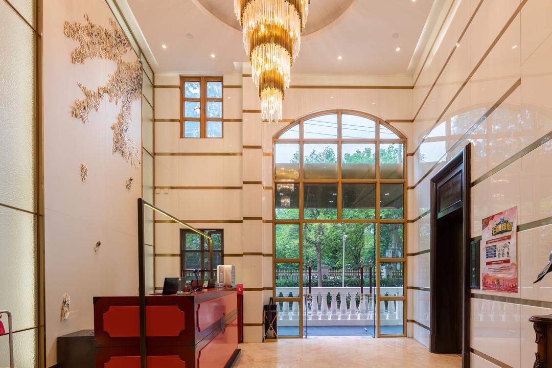 London Hotel (Shanghai Ruby Road Subway Station)