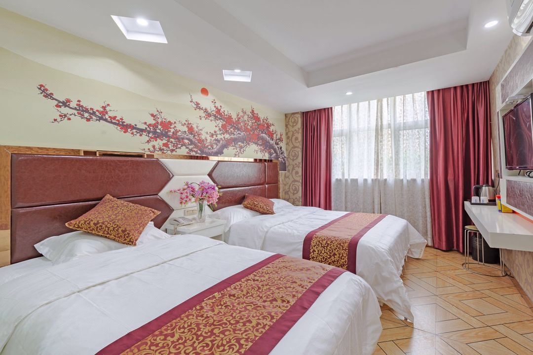 Huilong Hotel (Hangzhou East Railway Station)