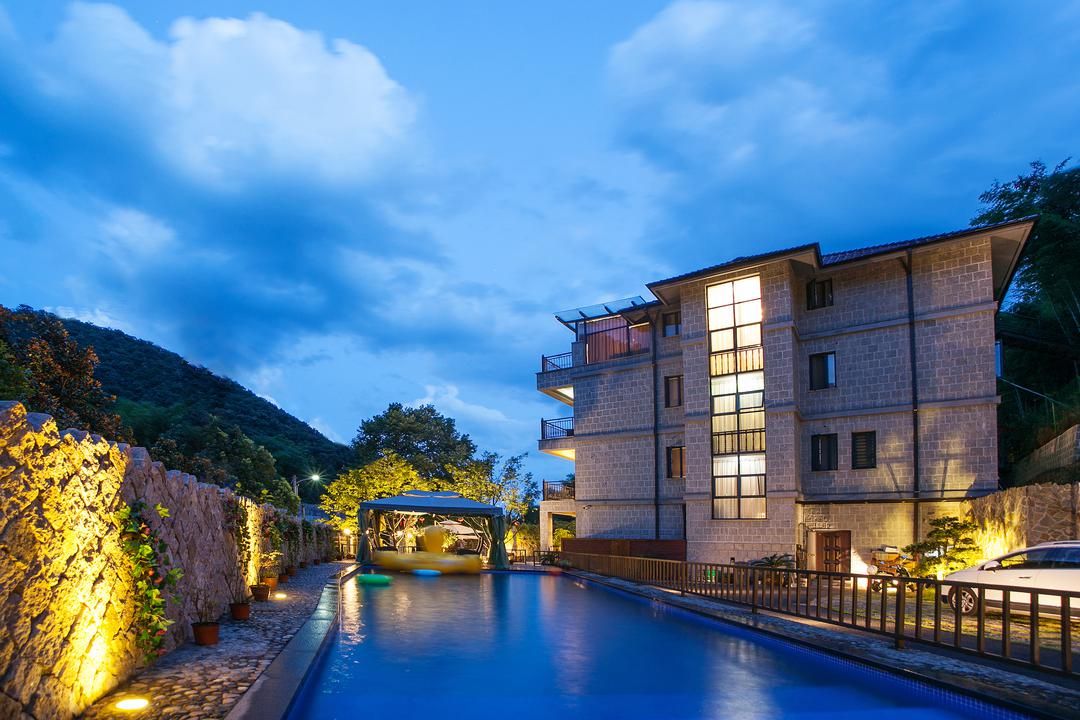 Qinyuan Shanju Private Garden Holiday Villa