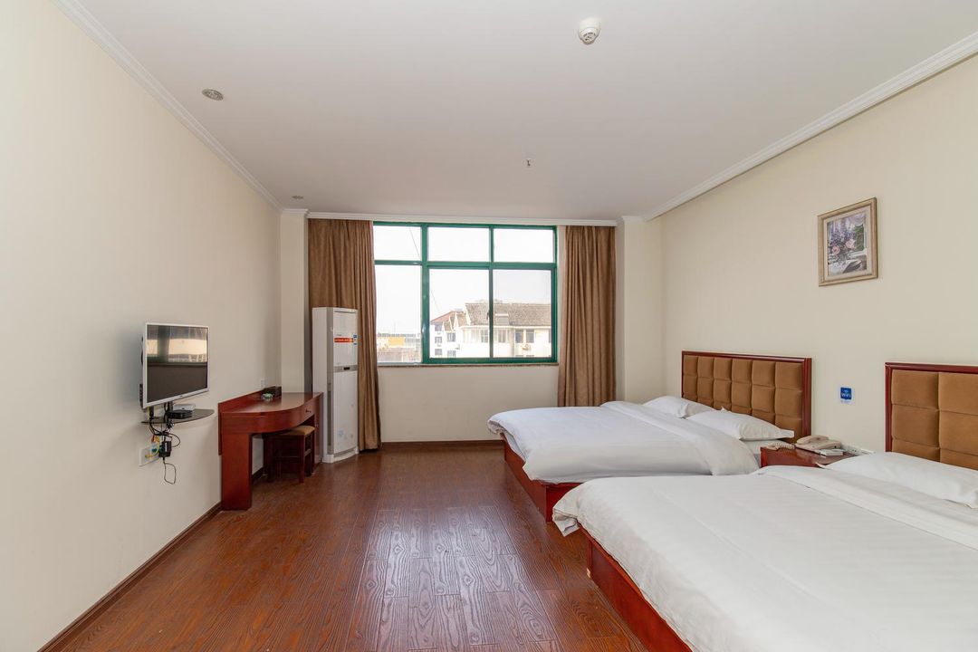 Wuxi Taifu Holiday Hotel (Qianzhou Wuzhou International Plaza)