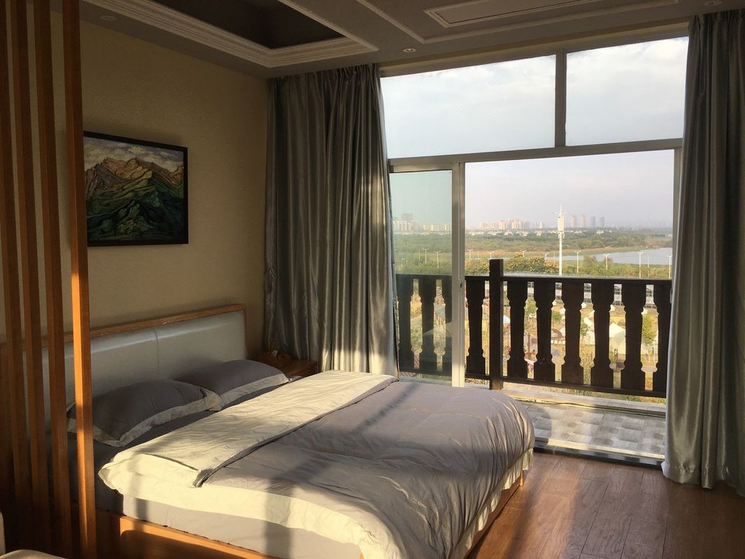 武汉花博汇阳光钟楼民宿