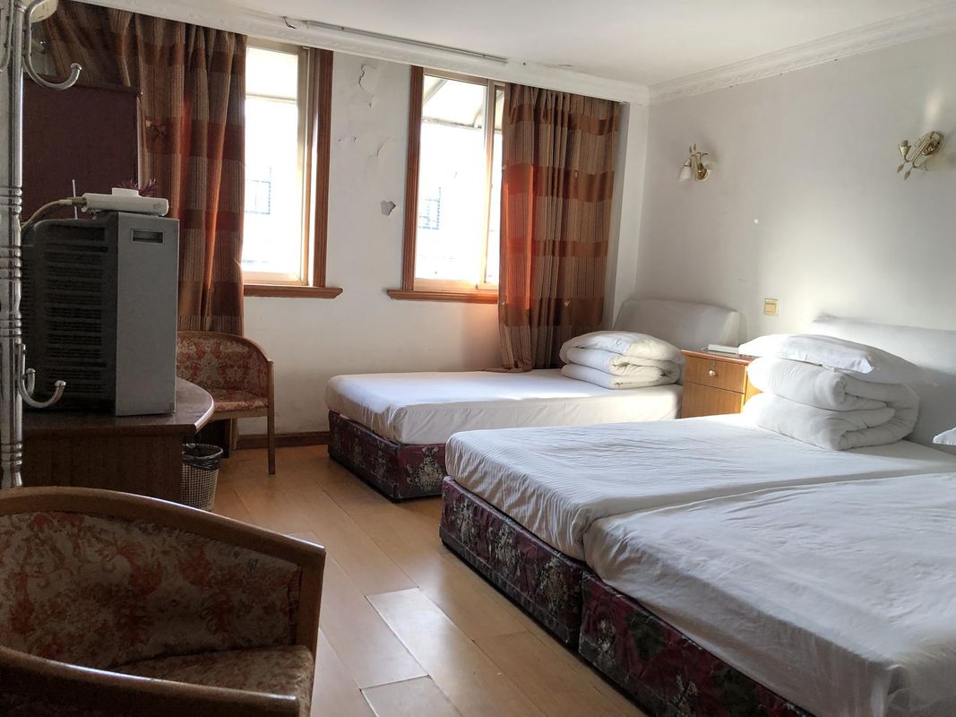 Shanghai Yijie Hotel