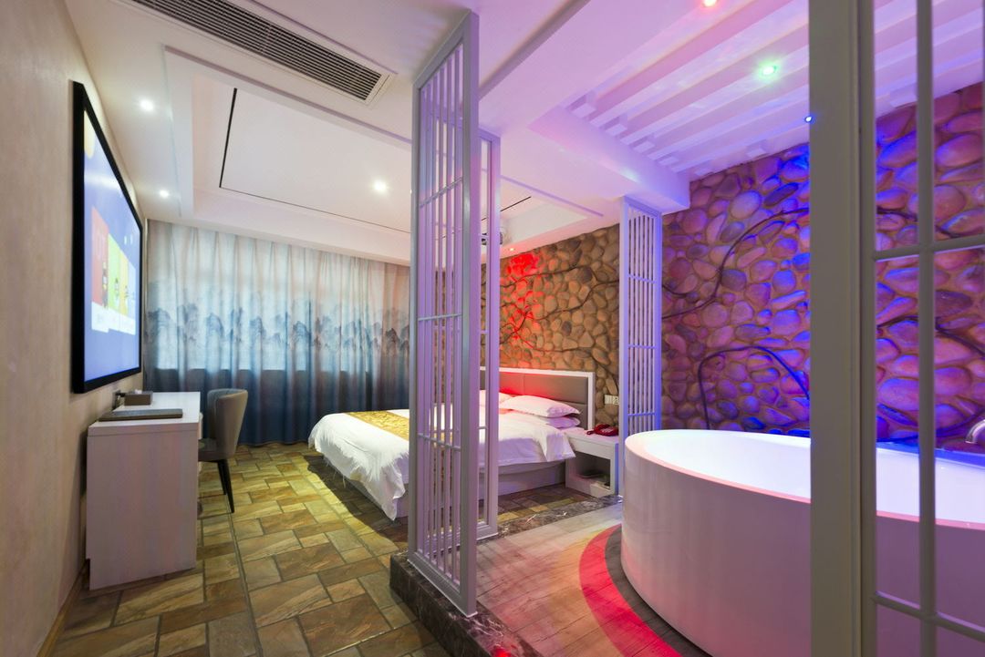 Zhongmao Grand Hotel (Hangzhou Gongwang Street Subway Station)