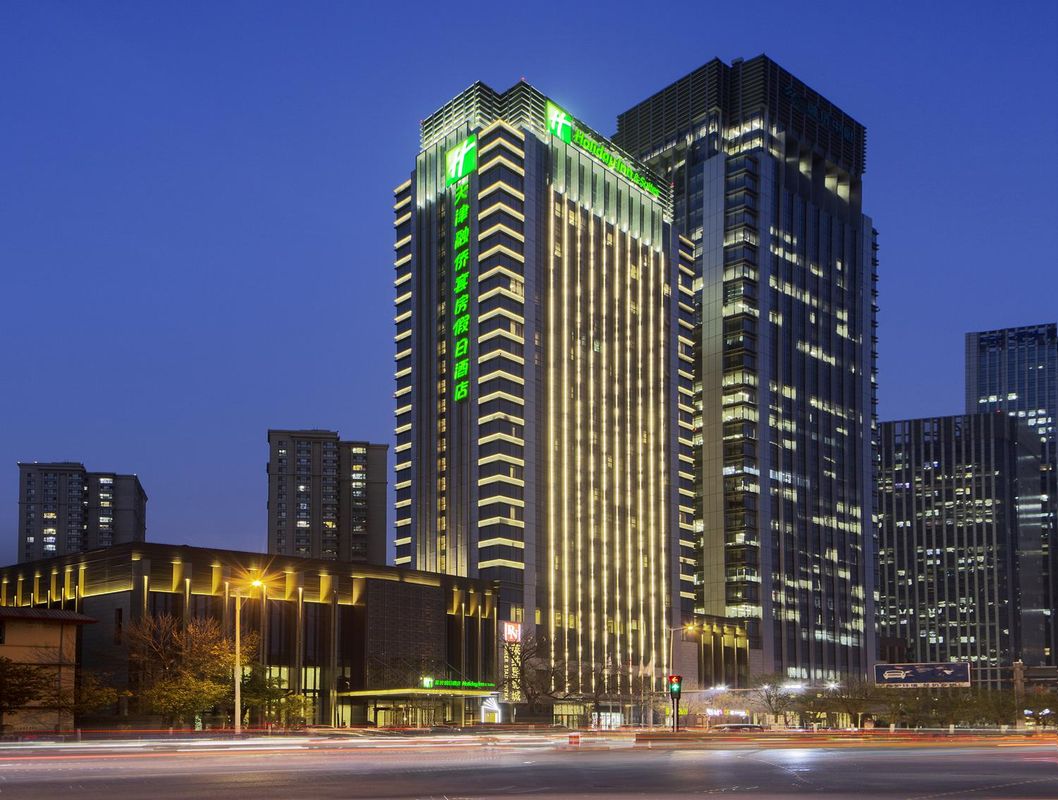 天津融僑套房假日酒店(南京路海光寺地鐵站店)