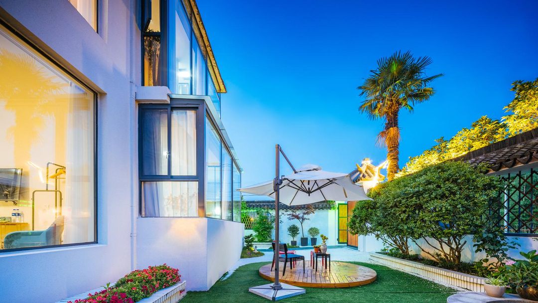 Floral Hotel · Love in Shanghai Hotel