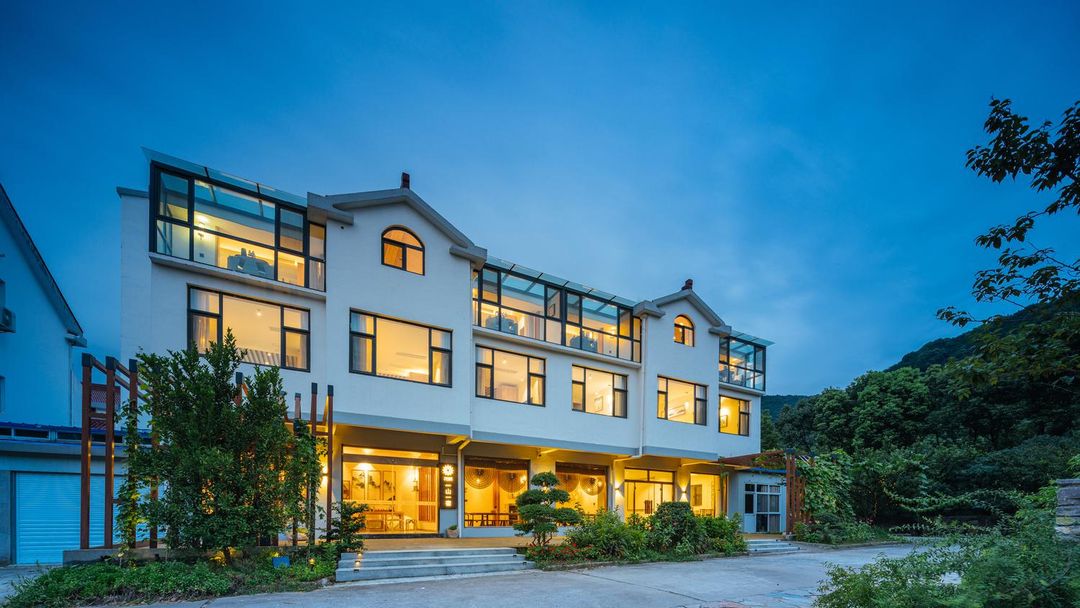 Wuxi one mountain one night Hotel(flower shop in Lingshan Town)