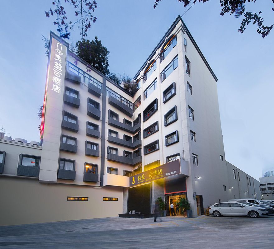 Liangyiyun Hotel (Shenzhen Nanshan Metro Station)