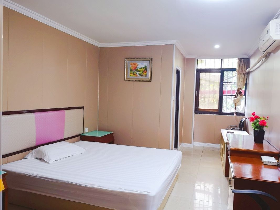 Guangzhou Xinpeng Hotel (Guangzhou North Railway Station Huacheng Road Subway Station)