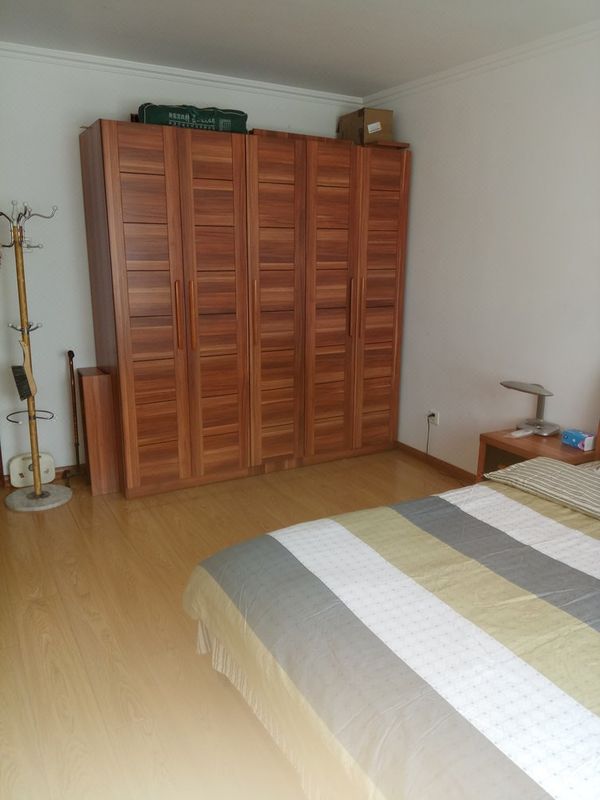 青岛热情洋溢的贾先生公寓