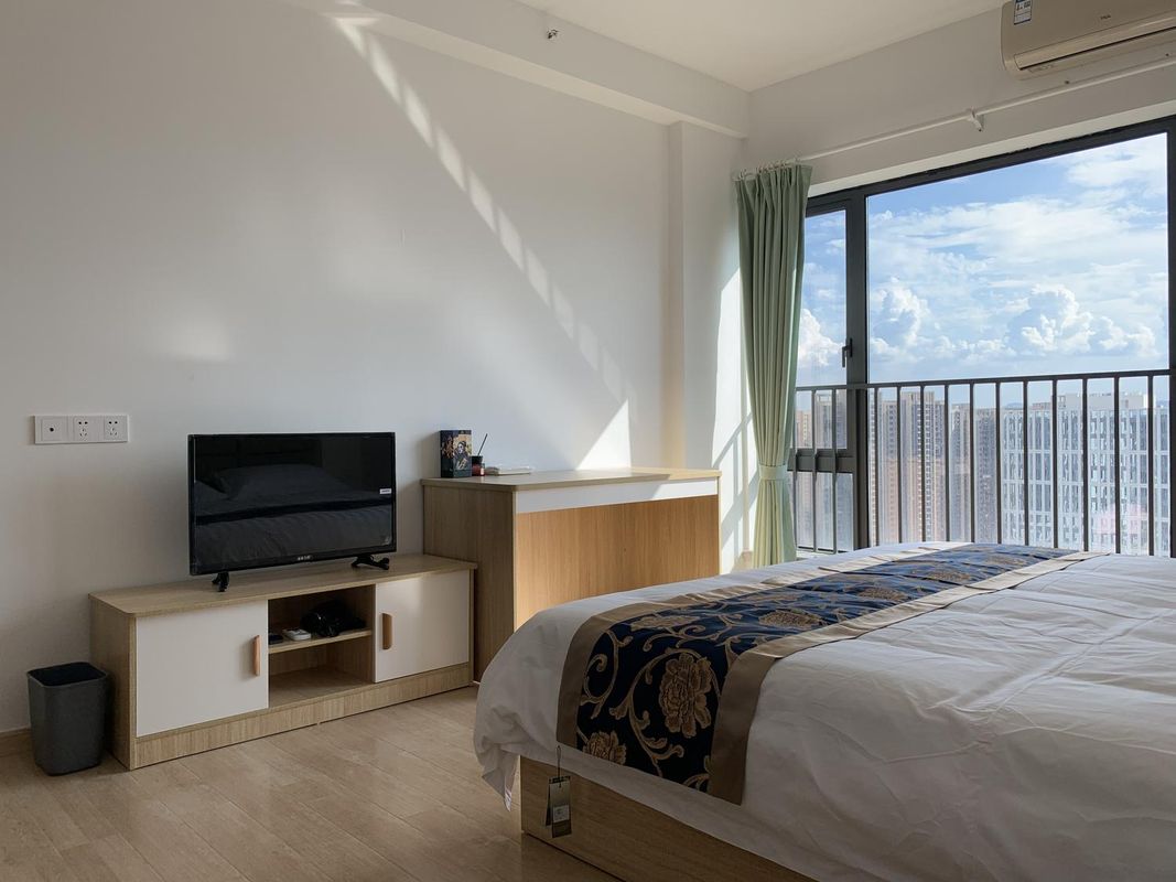 Guangzhou Yujian International Apartment (Wangcun Subway Station)