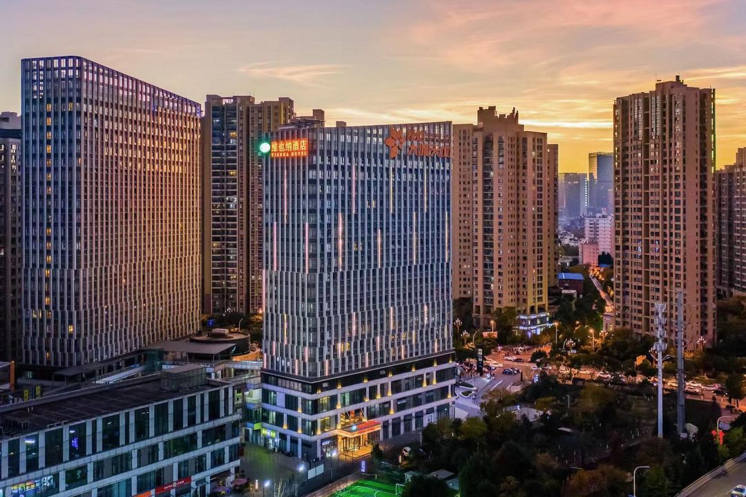 維也納酒店(昆明火車站西山萬達廣場店)