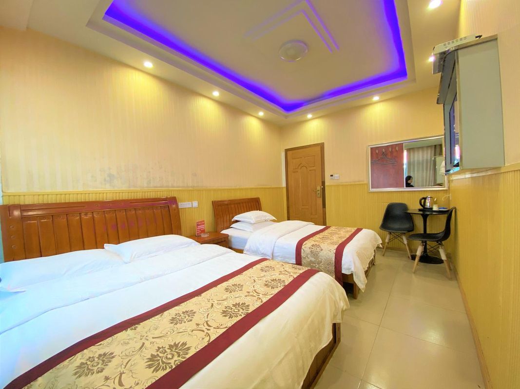 Yaqi Holiday Hotel (Kunming Erjilu Subway Station)