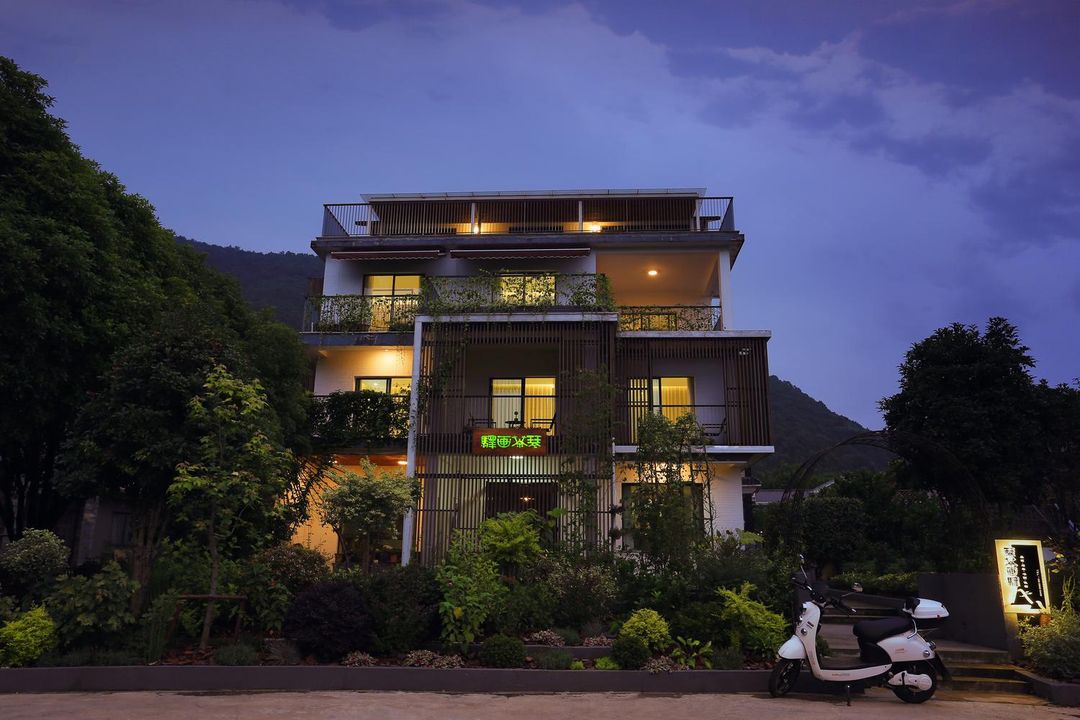 Hangzhou Qin tea painting post homestay