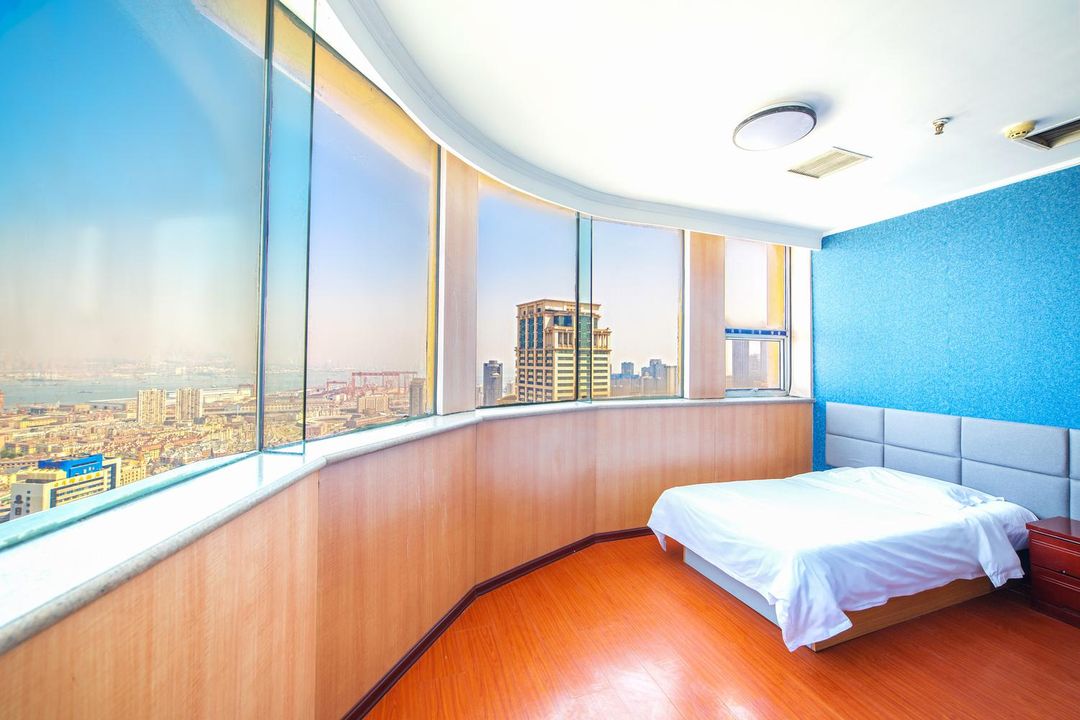 Honglin Hotel (Dalian Railway Station Youhao Plaza)