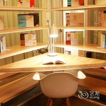 西安阅微书吧主题青旅(西工大店)酒店提供图片