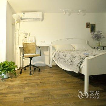 上海文艺清新之家复式(环科路店)酒店提供图片