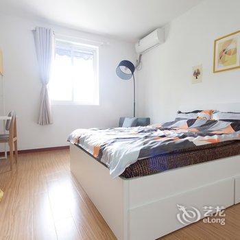 上海市中心温馨设计感公寓(法华镇路分店)酒店提供图片