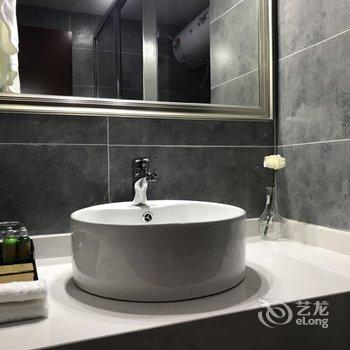 重庆浪漫爱丽堡公寓酒店提供图片