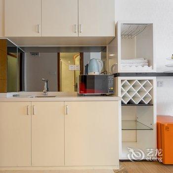 广州广州ins小清新大床房公寓(元下底路分店)酒店提供图片