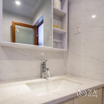 广州广州ins小清新大床房公寓(元下底路分店)酒店提供图片