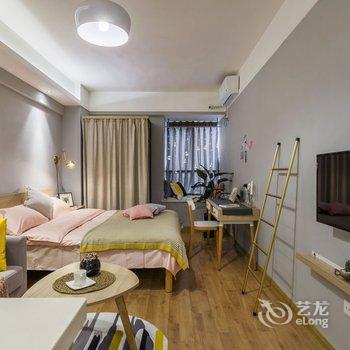 成都雨雨公寓(福善莲根禅文化艺术馆分店)酒店提供图片