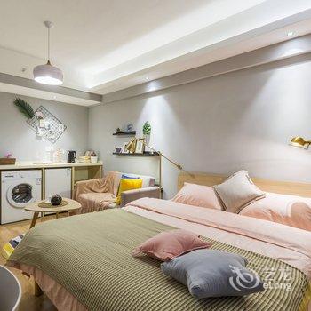 成都雨雨公寓(福善莲根禅文化艺术馆分店)酒店提供图片