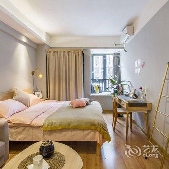 成都雨雨公寓(福善莲根禅文化艺术馆分店)酒店提供图片