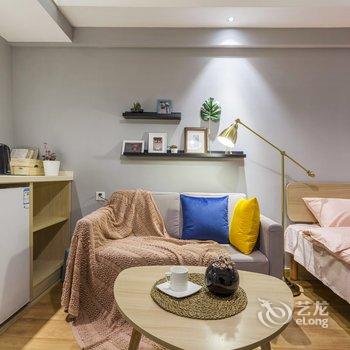 成都雨雨公寓(福善莲根禅文化艺术馆分店)酒店提供图片