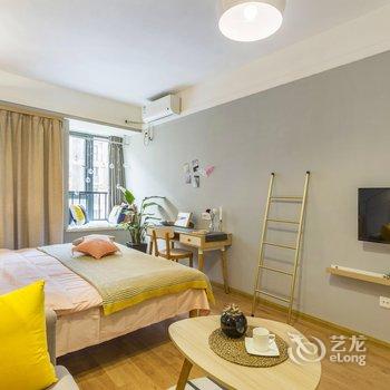 成都雨雨公寓(福善莲根禅文化艺术馆分店)酒店提供图片