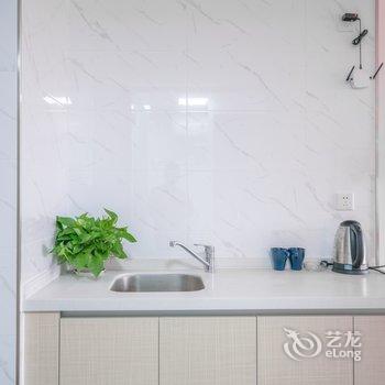 小格子公寓的门神(重庆大学城南路分店)酒店提供图片