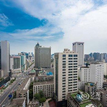 成都原上草(00130460)公寓(全年红红木艺术馆分店)酒店提供图片