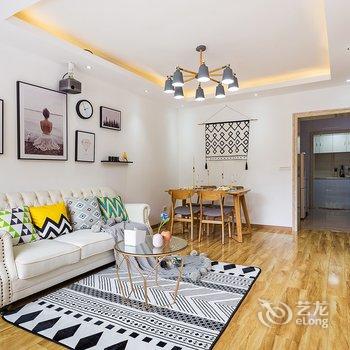 罗琴公寓(长江滨江路1号分店)酒店提供图片