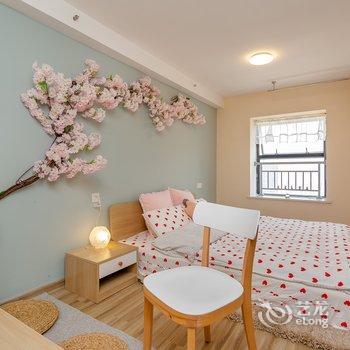 成都娜莎小屋公寓(全年红红木艺术馆分店)酒店提供图片