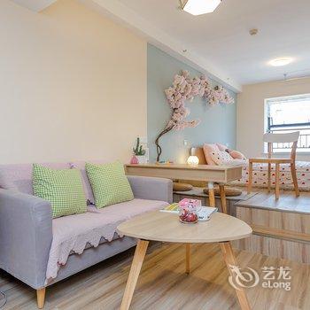 成都娜莎小屋公寓(全年红红木艺术馆分店)酒店提供图片