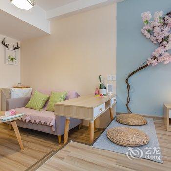 成都娜莎小屋公寓(全年红红木艺术馆分店)酒店提供图片