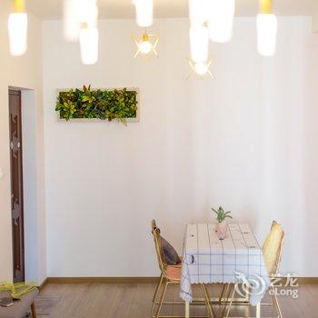 重庆梧栖公寓(中国历史文化名街雕塑分店)酒店提供图片